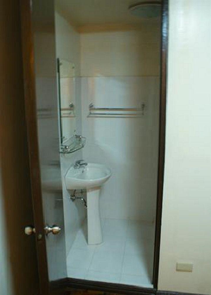 El Rico Suite Makati By Reddoorz Makati City Exterior foto